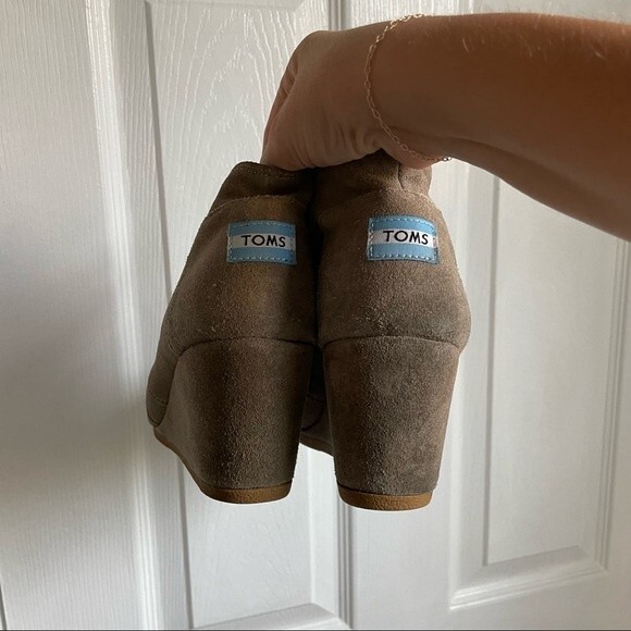 TOMS heeled suede booties boots shoes tan brown womens size 9.5 - Picture 3 of 7